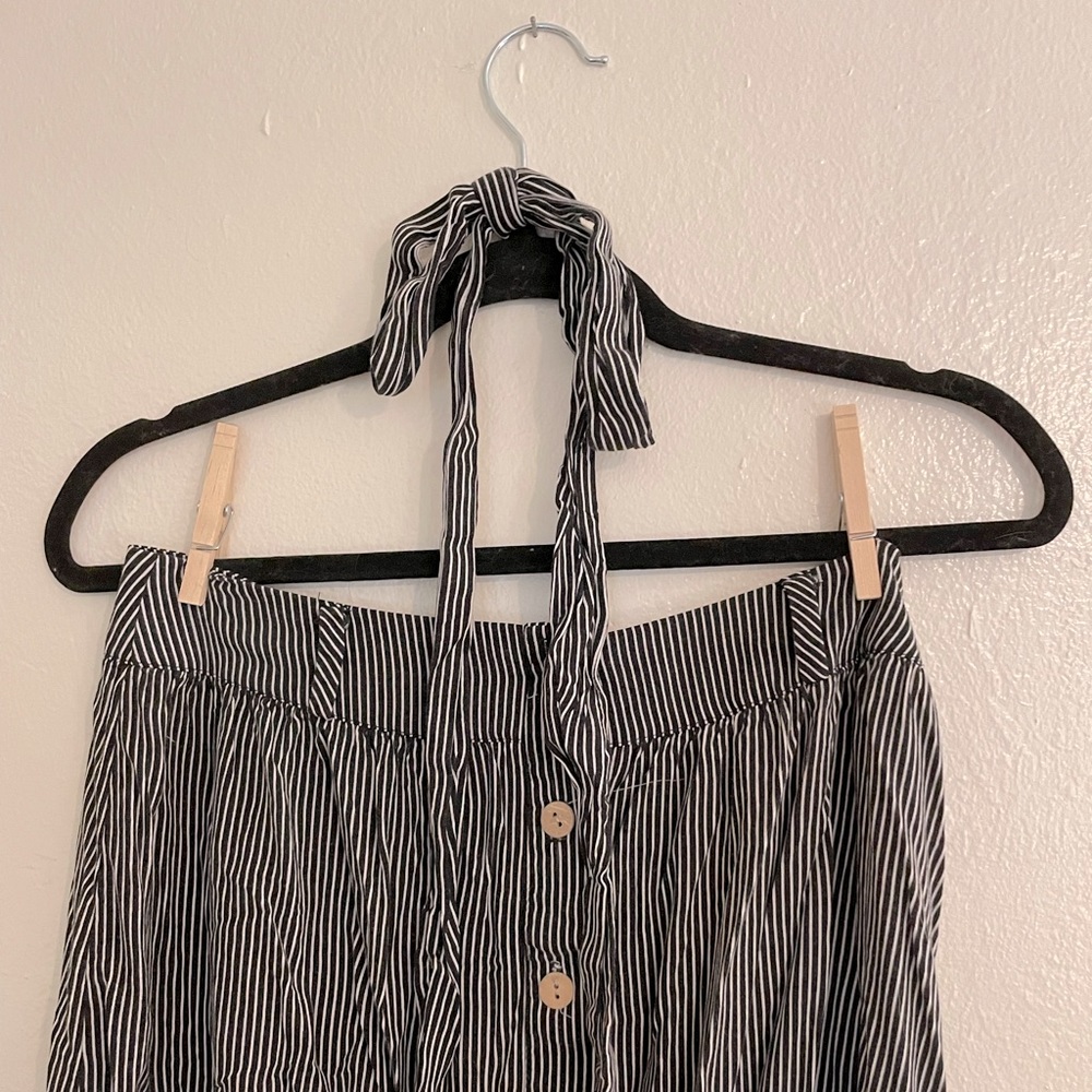 Mid-length skirt, button up w/ tie belt, size S
